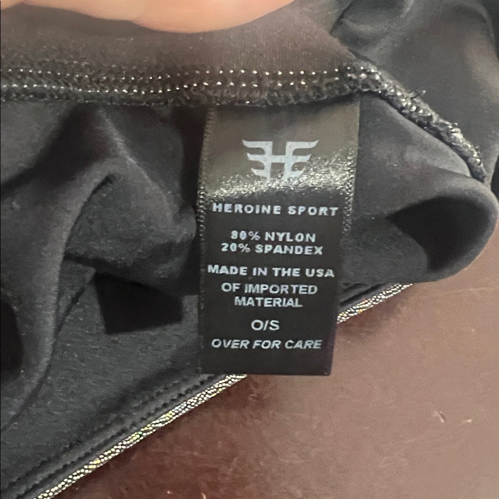 Heroine Sport The Marvel Metallic Leggings in Platinum, size Medium - Picture 8 of 14